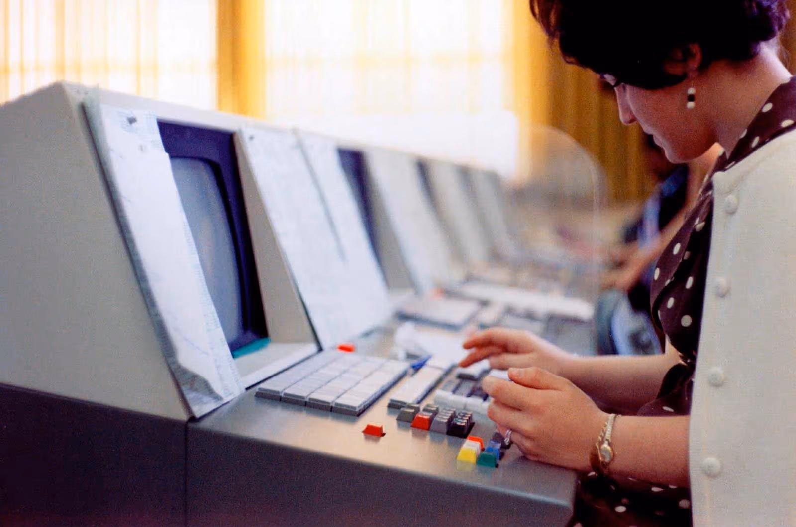 Bell Lab's Data Terminal Test Room. Image from Rare Historical Photos.